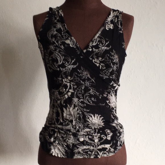 bebe Tops - EUC Bebe black & silver floral top